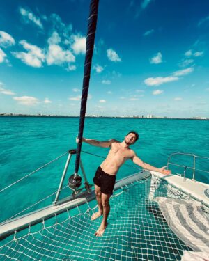 David Mora Instagram - Sometimes in the wind changes, we find our true direction ⛵️