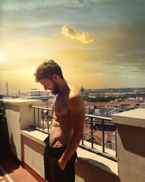 David Mora Instagram - Un mes sin publicar no sienta tan mal... 

#Madrid #sunset #atardecer #mayo #terraza
