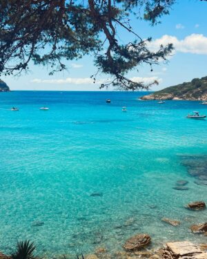 David Mora Instagram - SUMMER RECAP! ☀️
¿Cuál es vuestra favorita? La mía la 4 😍

.
.
.
#Asturias #Menorca #Mallorca #verano #summer #travelphotography #viajar