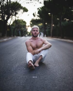 David Mora Instagram - EXT. CARRETERA - ATARDECER

📸 @anitamanezphoto 

#tbt #road #madrid #summer #verano