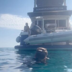 David Mora Instagram - Surfeando en Menorca 🏄🏽‍♂️
Tres semanas y repetimos 🤟🏻

🧜🏽 @cepeda
🧜 @soydavidmora 
🚤 @boraboracharter 
📸 @benjaminriquelme_
