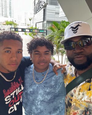 David Ortiz Instagram - Being a dad it’s all about one thing, worry about what matter the most…. Your kids❤️ happy Father’s Day to all my dawg out there @dangeloortiz34 @leealeegc @malena2323.jo @davidortizjr19 @official_v3da ❤️❤️🫶🏽🫶🏽