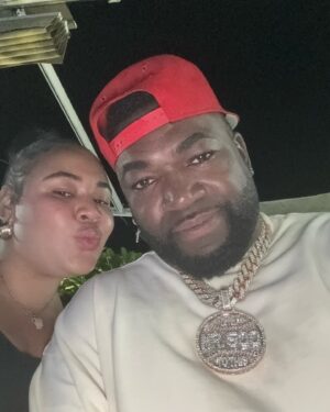 David Ortiz Instagram - Being a dad it’s all about one thing, worry about what matter the most…. Your kids❤️ happy Father’s Day to all my dawg out there @dangeloortiz34 @leealeegc @malena2323.jo @davidortizjr19 @official_v3da ❤️❤️🫶🏽🫶🏽