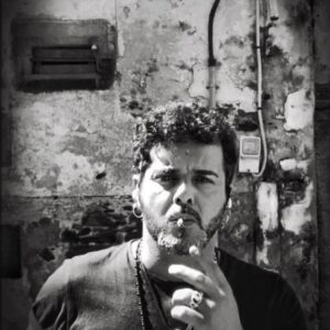David Perdomo Instagram - He sido amigo y enemigo, hermano y desconocido, novio y amante esquivo, rico y pobre, suficiente e insuficiente, inspirador y dictador, humilde y soberbio, fiel y desleal, pirata y grumete, vampiro y poseído, condenado y verdugo, feliz y desgraciado, odiado y amado, perro y gato…Pero siempre, siempre, siempre:
He sido yo.

D