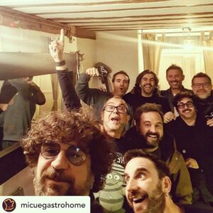 David Perdomo Instagram - Ni con un guión. Perfecta.
La vida es para celebrarla y todos estos llevan los bolsillos llenos de confeti.
❤️❤️❤️❤️❤️