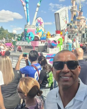David Trezeguet Instagram - Magical days in a magical place!

#family #disneylandparis