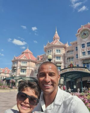 David Trezeguet Instagram - Magical days in a magical place!

#family #disneylandparis