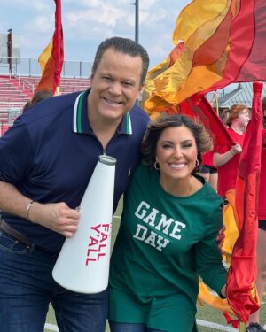 David Venable Instagram - @davidvenableqvc and @amystranqvc giving us all the good fall vibes! 🤩🌾🍂✨

Tune in every Thursday starting tomorrow, 8/8 at 10pm ET, for the premiere of the new limited series, “It’s Fall Y’all” with David and Amy! 🎃