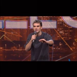 Davide Calgaro Instagram - Ecco il video della mia esibizione di ieri sera a Zelig!
Chi ha visto “Venti Freschi” sa che è il pezzo con cui chiudo lo spettacolo e quanto ci tenga e, che ci crediate o meno, è quasi tutto biografico.
Sono ancora incredulo all’idea di averlo portato in prima serata su Canale 5.
Grazie a tutti per i messaggi e l’affetto.
BAGGIO NEL POSTO