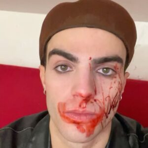 Davide Calgaro Instagram - Acqua a 5€ a un festival techno fa molta paura in effetti.
