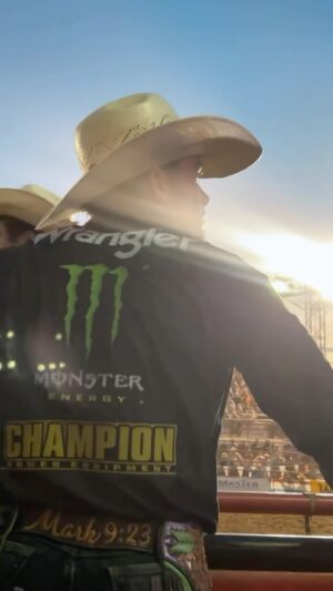 Daylon Swearingen Instagram - Out here LIVIN’ 🤘🏼
@pbr @carolinacowboyspbr  @monsterenergy
📽️@its_brittany_twich