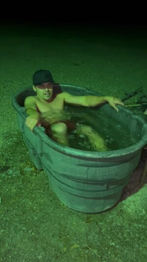 Daylon Swearingen Instagram - Cold plunge in 31° in NY.. we’ve had better ideas. 🥶 
A great way to reduce pain and inflammation, fight muscle fatigue, and improve mood 💪🏻