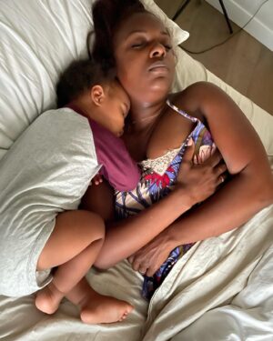 Deborah Joy Winans Instagram - My happy place💜💜💜 My son cried in the middle of the night so I went and got him and brought him back to our bed. Waking up to this🙌🏿🙌🏿🙌🏿🙌🏿🙌🏿 It is unconditional love. He doesn’t care what I look like, I’m his mama and he just wanted to be curled up next to me. I will always cherish these moments. And I will always work hard to give that love to others. WE ALL NEED IT💜 📸 @tjwill33 #MySon #UnconditionalLove #HappyPlace