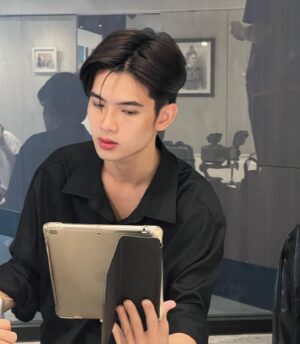 Dechphisit Jarukornapiwat Instagram - 🖤