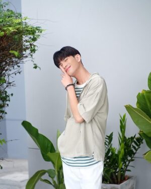 Dechphisit Jarukornapiwat Instagram - พตได้เป็นหมอเเล้วนะะ🥹

 ฝากติดตามบทบาทใหม่ของผม หมอนิวอินเทิร์นหนุ่มไฟเเรง ที่พร้อมเปิดสงครามกับหมอตลอดกาลตลอดเวลา555555 แล้วมาพบกันนะครับใน #หมอตลอดกาล ทางไทยพีบีเอส กดหมายเลข 3