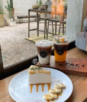 Dechphisit Jarukornapiwat Instagram - ☀️แดดอุ่นๆเชียงใหม่ แบบนี้ต้องไปหาที่เช็คอิน Fact Café!

☕️Ice Latte เย็นๆคือคีย์ใจมากคับบ!!
📍ร้านใกล้บ้านสุดๆ ติดถนนเลียบคันคลองชลประทาน 
ร้านเปิดเวลา 8.00-17.00 น. (หยุดทุกวันจันทร์)
#FactCafé #คาเฟ่เชียงใหม่