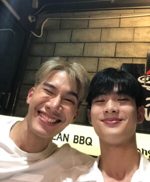 Dechphisit Jarukornapiwat Instagram - สุขสันต์วันเกิดครับคุมพ่ออ🎉✨🎂 เป็นหนุ่มนิวยอร์กเต็มตัวเเล้วว🗽 ขอให้พี่มีความสุขมากๆนะครับ ขอให้พี่ได้ทำตามสิ่งที่ตัวเองใฝ่ฝันหรือปรารถนา ทั้งฝันที่จะมอบให้ตัวเองเเละฝันที่จะมอบให้ผู้อื่น คิดสิ่งใดก็ขอให้สมปรารถนาทุกประการ ไม่เจ็บไข้ได้ป่วย เงินทองไหลมาเทมา เฮงๆรวยๆ ขอให้ปีนี้เป็นปีที่ดีของพี่นะครับบบ💕

**กลับมาบ้างง ทางบ้านคิดถึงเยอะ5555555**