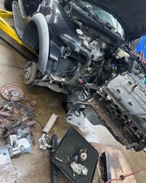 Declan Horgan Instagram - My truck getting the new shiny engine. 6.2L V8 RAPTOR SVT