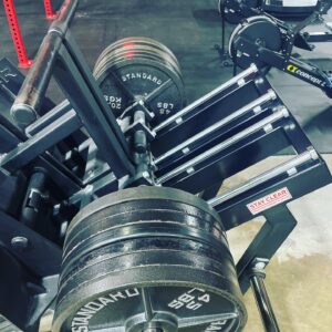 Declan Horgan Instagram - Max weight so far yesterday for 20reps last set before drop sets 650lbs @rock_fitness_performance_  legs are banjoed today @theshopgym