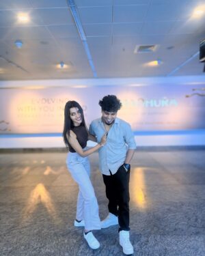 Deepika Damu Instagram - Innum destination ah poi serave illa da athukkalaye Grid eh mudinjuruchuuu🙈🤦🏼‍♀️😂

#deepuuofficial #deepikadamu #manojjacksonofficial #momuandbittu #explorepage #interest #trending #trendingreels #deeluvzu #deepuu #newbeginnings