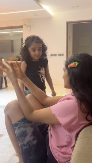 Deepti Sati Instagram - New cute hairstylist on board 💖
@nila.pearlish 

#hairstylistfound #teamdeeptisati #DS #nilasrinish