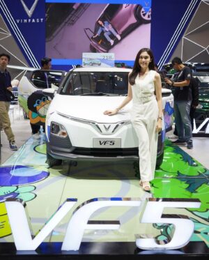Denira Wiraguna Instagram - Semenjak liat langsung design interior nya VF5 jadi kepikiran mau dateng lagi ke Vinfast booth di GIIAS 2024 ✨ @vinfast.indonesia 

#VF5 #Vinfastgias2024 #VinfastIndonesia #Vinfast