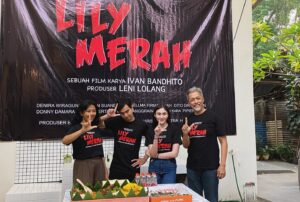 Denira Wiraguna Instagram - Lily merah gangggg✌🏻 @lilymerahmovie