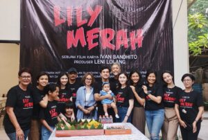 Denira Wiraguna Instagram - Lily merah gangggg✌🏻 @lilymerahmovie
