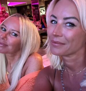 Denise Van Outen Instagram - “Gracias!” Summer24🇪🇸 Marbella & La Cala De Mijas .
Love you Betsy & Milly , best company 🫶🏼. 
@olivias_la_cala (Thank you @elliottwright_ & @sadiestuartx 🤍) 
@discoliscious 🪩 
@miraflorestennis 🎧
@djandyrollings 
@pioneerdjglobal ☀️