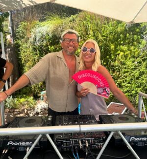 Denise Van Outen Instagram - “Gracias!” Summer24🇪🇸 Marbella & La Cala De Mijas .
Love you Betsy & Milly , best company 🫶🏼. 
@olivias_la_cala (Thank you @elliottwright_ & @sadiestuartx 🤍) 
@discoliscious 🪩 
@miraflorestennis 🎧
@djandyrollings 
@pioneerdjglobal ☀️
