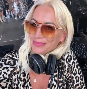 Denise Van Outen Instagram - @flackstock @englefieldhouse beautiful day with beautiful people 🫶🏼Coming together to remember and celebrate @carolineflack . A festival filled with love, memories and an important message “Be Kind” 🤍 @mindcharity @samaritanscharity @chooselove @charliewalleruk