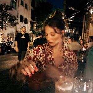 Deniz Işın Instagram - Tanrı misafirleri.