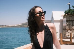 Deniz Işın Instagram - Abla hristiyan mısın?