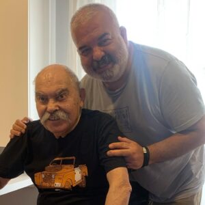 Deniz Oral Instagram - Ustam Şener Gökkaya’yı evinde ziyaret ettik hasret giderdik
