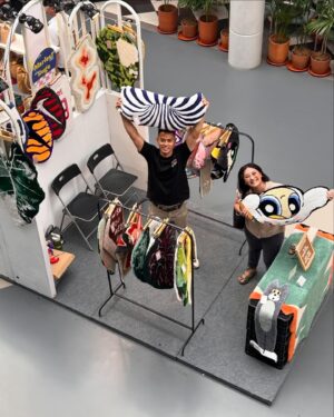 Dennis Adishwara Instagram - Buat yang butuh custom rugs, silakan kontak @marlestrugs . Mereka sedang buka booth di Cilandak Town Square sampai 15 Juli 2024. Kebetulan, ini usaha adik saya!