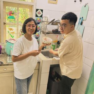 Dennis Adishwara Instagram - Selamat Merayakan Lebaran! Mohon Maaf Lahir Batin!
Senang banget bisa family time di perayaan kali ini.