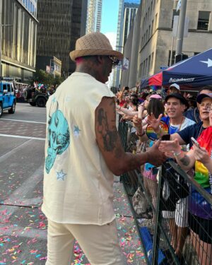 Dennis Rodman Instagram - Happy Pride 🌈 

#pride #love #gaypride #gaypridemonth @yellayella409