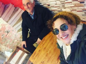 Derya Karadaş Instagram - Babam selpi çekelim dedi bakmadı 😂@aylakrds @karadasmeryem