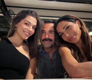 Despina Vandi Instagram - Χαλαρώνω με το κοριτσάκι μου αποψε!