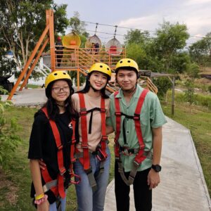 Desy Genoveva Instagram - Plesiran akhir taun wingi mudik ceritane lur 😁😁😁