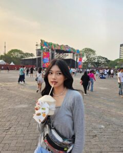 Desy Genoveva Most Liked Photos and Posts