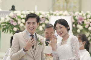 Desy Genoveva Instagram - 03.09.2023 🤍

Wedding Planner & Organizer: @ohana_enterprise
Venue: @hotelciputrajkt 
Decoration: @cattleya_decoration 
Photo & video: @weddingsfactory
Holy matrimony gown: @bychristiebasil @christiebasill 
Bride & groom shoes: @langkahbylinalee @langkahforman
Groom suite: @sasdesigns 
MUA bride: @karenshenna.makeup
Hair do bride: @faw.hairdoo
MUA moms: @ohana.bridal
MUA bridemaids & sister: @neny_mulyani 
Gown moms & bride’s sister: @ohana.bridal
Reception gown: @ohana.bridal 
Bridesmaids dress: @atvezzo
RSVP & Digital Invitation: @viding.co 
Photobooth: @twinsphotobooth 
Wedding cake: @breadseason 
Entertainment: @seisarte.entertainment 
Reception bouquet 💐: @kikukoflorist 
Nails: @samikate.beauty

#KELpincutDESY
