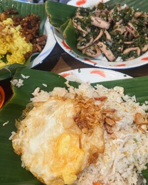 Devi Kinal Putri Instagram - Trip yang dadakan.
hahahahahahaha!
sampe detik ini sudah makan 6x, terus skrg lagi pesen sate dan martabak 🩷
yay!