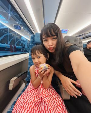 Devi Kinal Putri Instagram - Trip yang dadakan.
hahahahahahaha!
sampe detik ini sudah makan 6x, terus skrg lagi pesen sate dan martabak 🩷
yay!