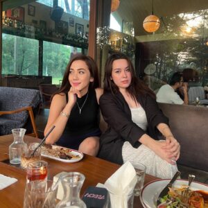 Dewi Amanda Instagram - Anak2 blood Mixed! When ur Dad is not Indonesian but ur blood still has Indonesia and was born in Indonesia 🇮🇩and then homesick 🤒❤️ @shakirasheldrick #egyptindonesia #australiaindonesia #dewiamanda #friendshipgoals @siska_a88 #friendshipforever 🇪🇬🇦🇺🇮🇩
