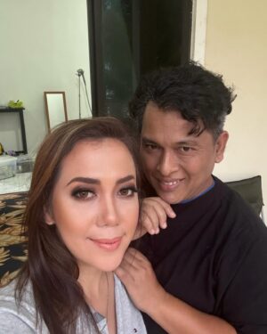 Dewi Amanda Instagram - Almost 3weeks in the making of film in Kuala Trengganu-Malaysia,Work with Director From India and Malaysia Crews-Actress&Actors Malaysia,Felt blessed because i am the only from Indonesia as an actress (Putri 1)
Another experience and another my upcoming movie again..Thank GOD and Thank you everyone,See you in another Project Film😜🎥🎬#film #mayang #malaysia #indonesia #india