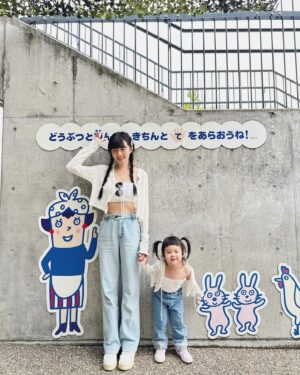Dewi Chien Instagram - 🇯🇵Day3 上野動物園

去東京這麼多次⋯居然是第一次來到這邊！雖然沒有看到🥕朝思暮想的北極熊（太熱沒出來），但有買到示意的娃娃？還有讓她談到戀愛？看起來～應該是在動物園留下了很美好的回憶👶🏻💞

這是唯一沒下雨的行程⋯好險有 @liketravel_official 全程陪伴接送！絕對是此趟最值得！👍🏻👍🏻👍🏻（帶小孩必備）

🐒 #大衛旅行中 #後面有動物園全紀錄和談戀愛的影片