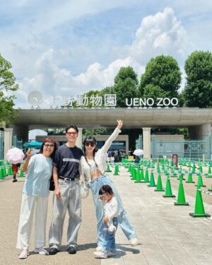 Dewi Chien Instagram - 🇯🇵Day3 上野動物園

去東京這麼多次⋯居然是第一次來到這邊！雖然沒有看到🥕朝思暮想的北極熊（太熱沒出來），但有買到示意的娃娃？還有讓她談到戀愛？看起來～應該是在動物園留下了很美好的回憶👶🏻💞

這是唯一沒下雨的行程⋯好險有 @liketravel_official 全程陪伴接送！絕對是此趟最值得！👍🏻👍🏻👍🏻（帶小孩必備）

🐒 #大衛旅行中 #後面有動物園全紀錄和談戀愛的影片