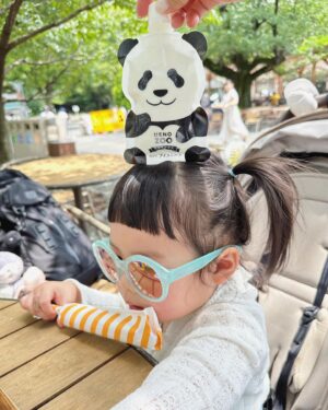 Dewi Chien Instagram - 🇯🇵Day3 上野動物園

去東京這麼多次⋯居然是第一次來到這邊！雖然沒有看到🥕朝思暮想的北極熊（太熱沒出來），但有買到示意的娃娃？還有讓她談到戀愛？看起來～應該是在動物園留下了很美好的回憶👶🏻💞

這是唯一沒下雨的行程⋯好險有 @liketravel_official 全程陪伴接送！絕對是此趟最值得！👍🏻👍🏻👍🏻（帶小孩必備）

🐒 #大衛旅行中 #後面有動物園全紀錄和談戀愛的影片