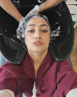 Dhanashree Verma Instagram - From shoot curls to basic straight swirls 🐒 
Hair game 💪🏻
.
.

#dhanashreeverma #hair #curls #straighthair